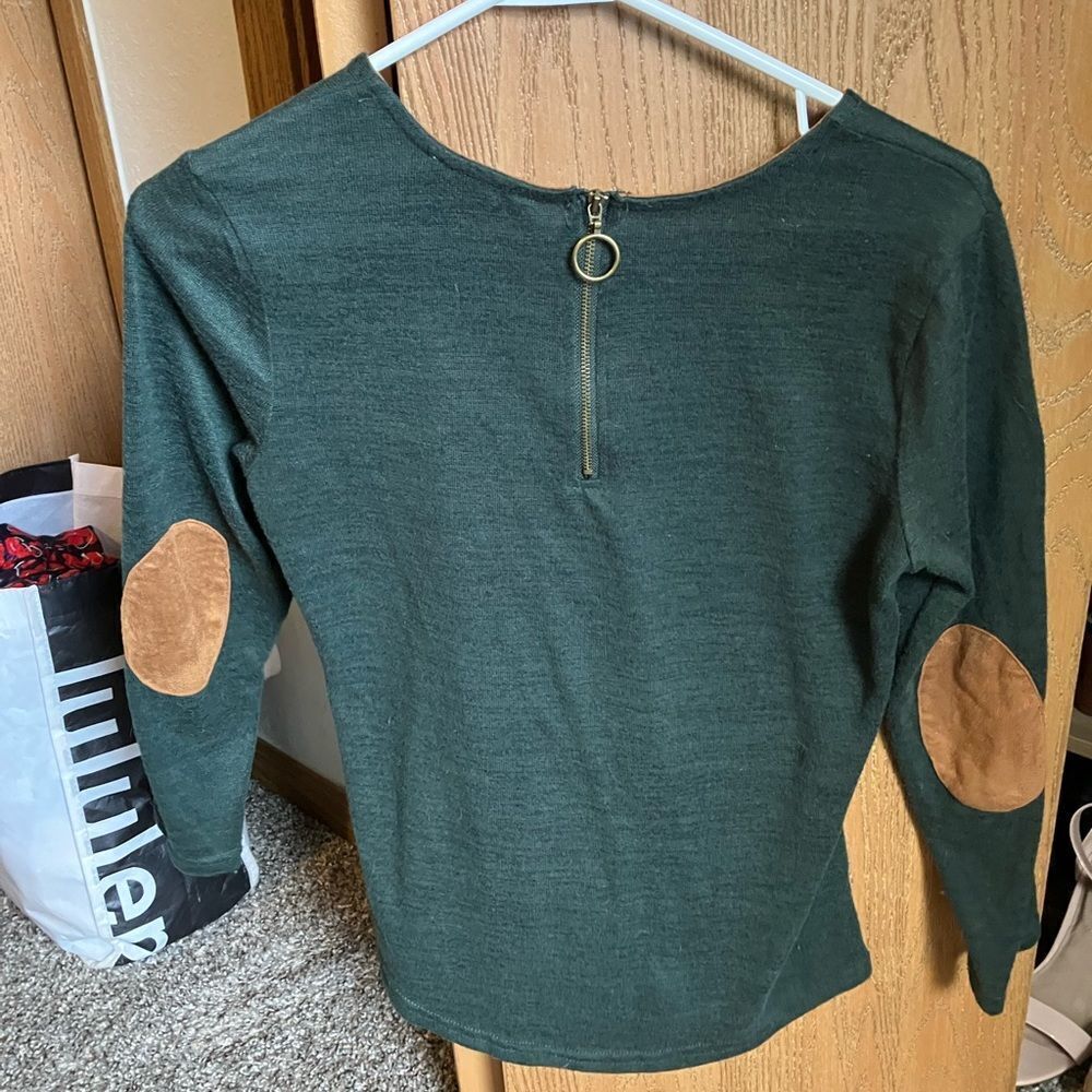 Hunter green patch elbow long sleeve size small